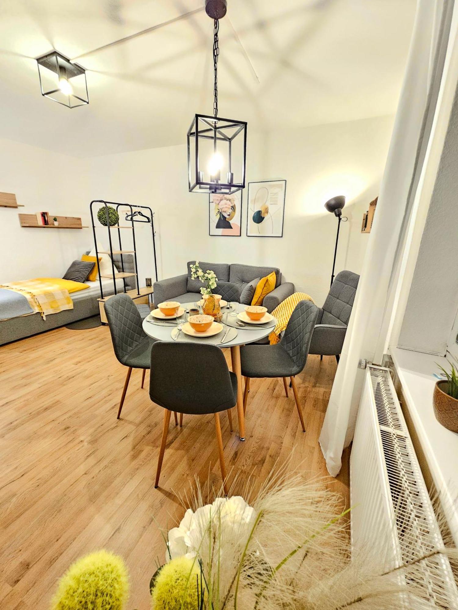 Fewo Honey, Ganze Ferienwohnung Mit 3 Schlafzimmern, Waschmaschine,Businesswohnung, Monteurzimmer Залцгитер Екстериор снимка